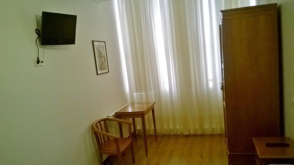 Hostal El Cairo Ferrol Exterior photo